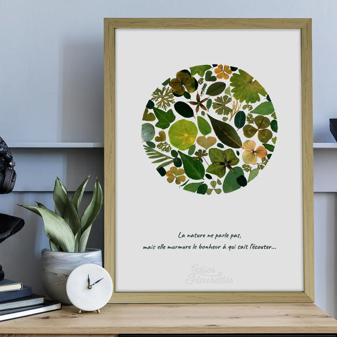 Décoration murale : herbier floral végétal en forme de lune pleine, citation écolo et cadre bois naturel