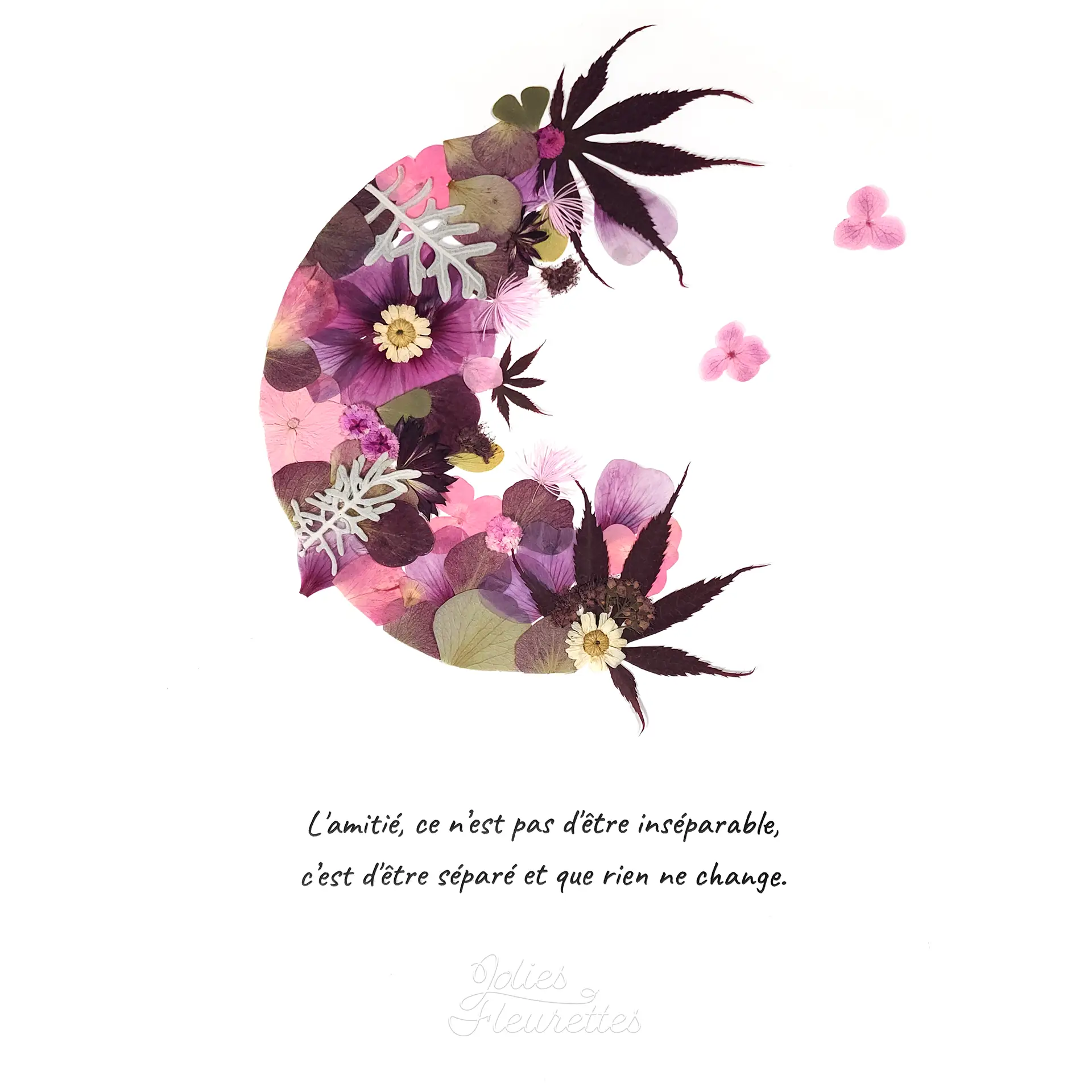 croissant de lune rose en jolies fleurs et feuillage aux tons roses avec une citation sur l'amitié