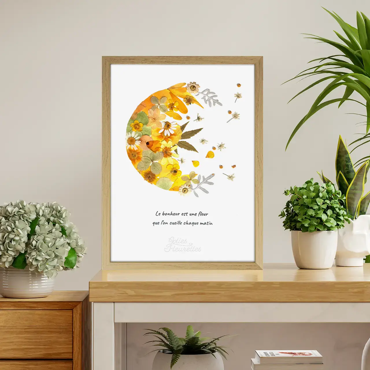 Herbier lune florale jaune, composition poétique et naturelle en cadre bois clair