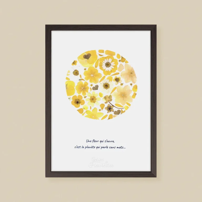 Lune de fleurs pressées aux teintes jaunes et lumineuses, décoration chaleureuse dans un cadre A4 avec une citation inspirante