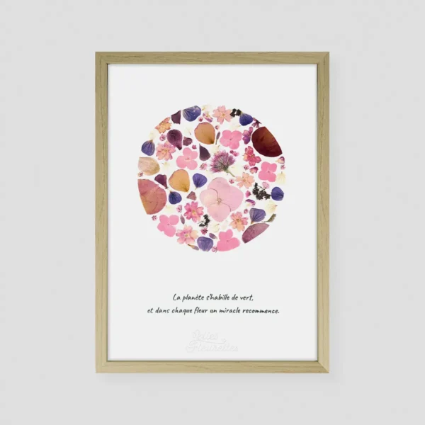 Hortensia en décoration sur cet herbier lune pleine ronde cadre bois clair, citation inspirante en bas du cadre