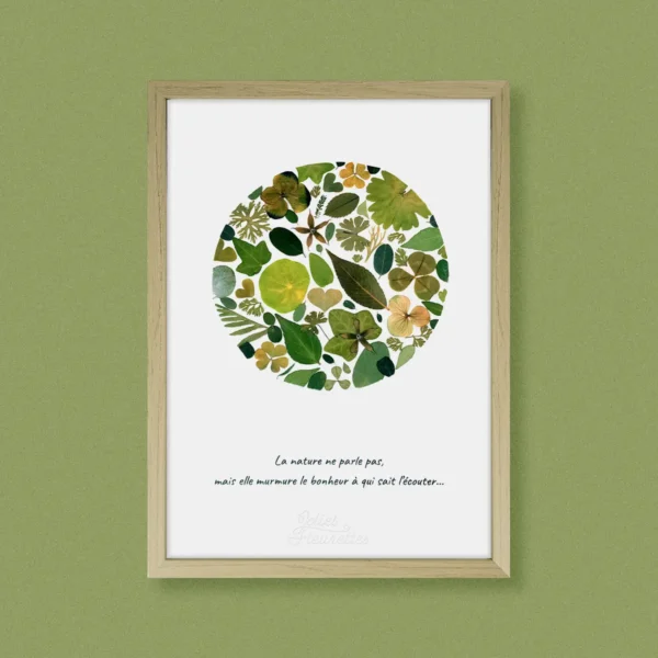 création florale en végétaux vert pressés forme de pleine lune cadre bois clair rajout de citation au choix pour rendre cette création inspirante