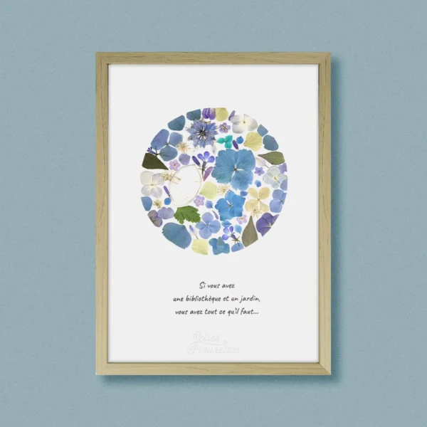 Herbier floral rond aux fleurs pressées bleues, inspiré de la lune pleine