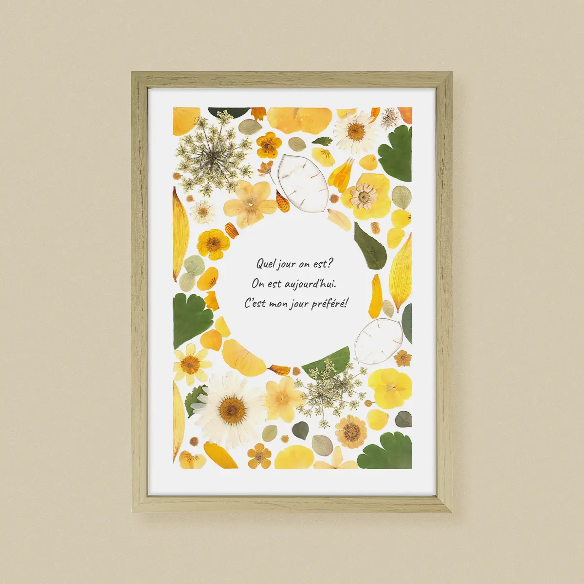 Herbier artisanal lumineux en fleurs pressées jaunes et blanches citation du jour