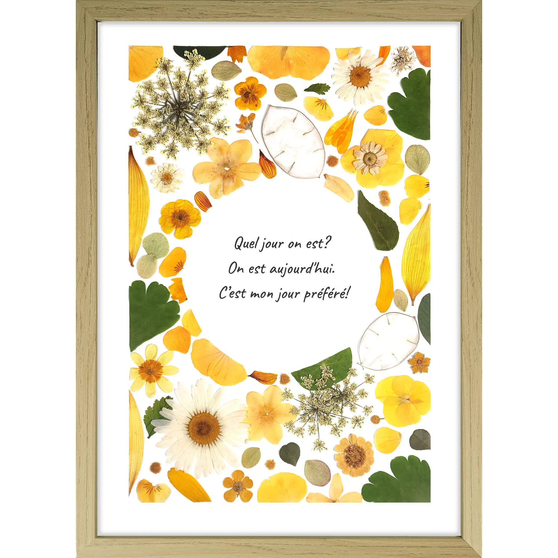 création végétale de couleurs jaunes et lumineuses en fleurs pressées avec citation